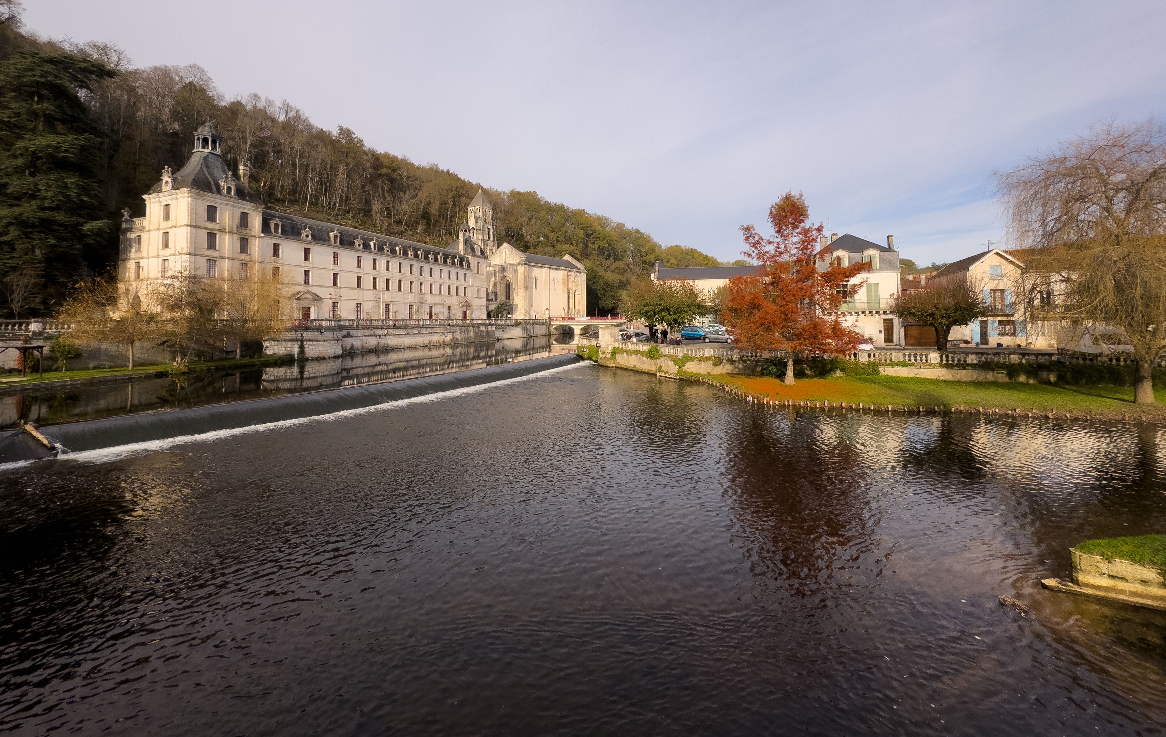 Buildings small vineyard on the Dronne River, Brantome, Brantome-en-Perigord, France