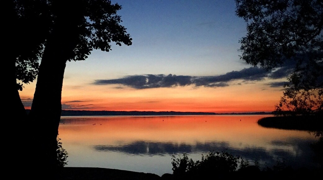 After driving around for some time trying to find a way to the lake we stumbled upon THIS. Nearby is a beautiful park and yet another majestic royal palace, Fredensborg. Situated just 40 minutes from Copenhagen, the surrounding countryside with its charming cottages and rolling hills is well worth the drive.