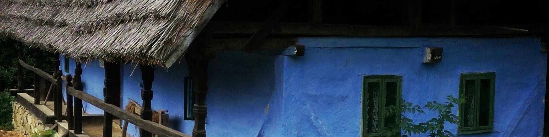 Beautiful small cob house at the ethnographic museum in #baiamare #folk #art #traditional #maramuresplaicuflori #maramures #romania