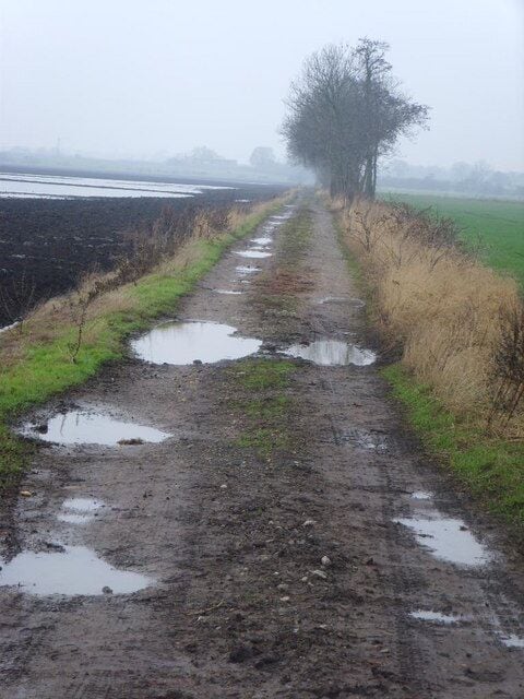 Duke's Drive Cutting across Wrockwardine Moor a very muddy track full of pot holes.