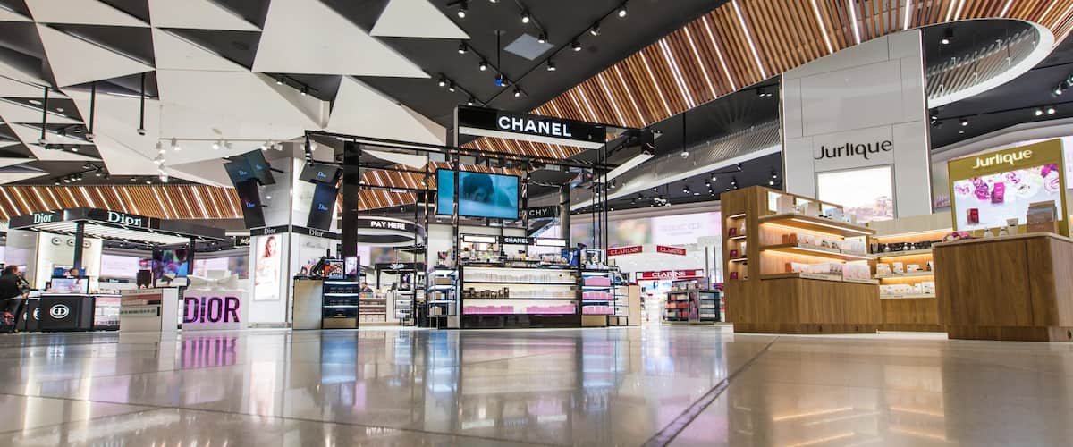 Melbourne, VIC showing shopping and interior views