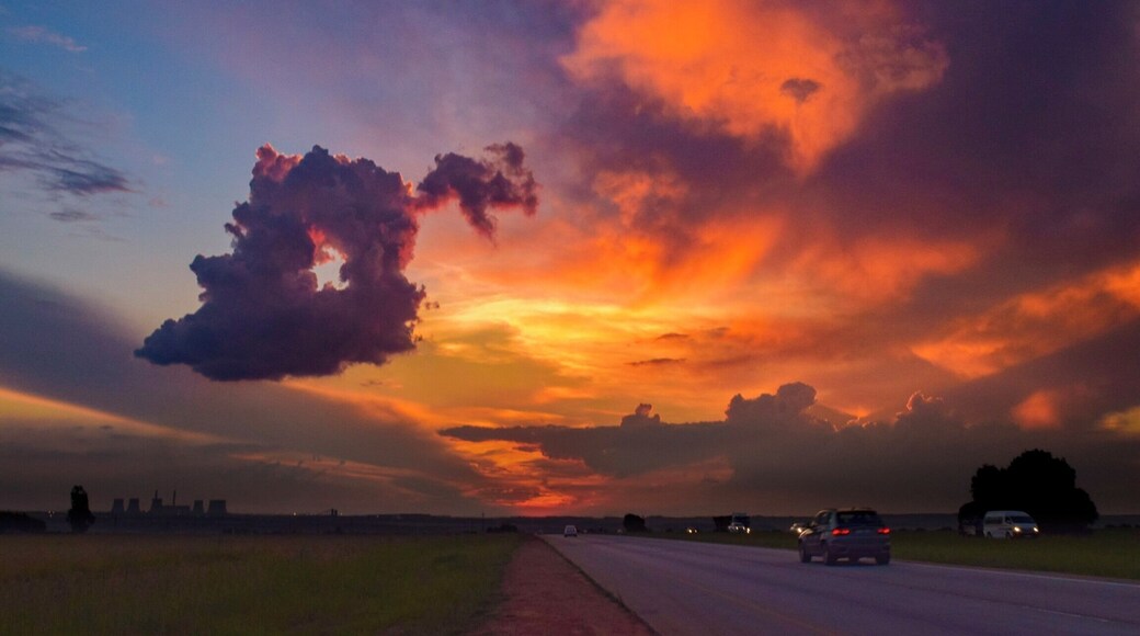 Most likely not on your #bucketlist, but #sunsets in #SouthAfrica should be. Driving south in #Mpumalanga province we had to stop for this #scenic #sunset. #OnTheRoad