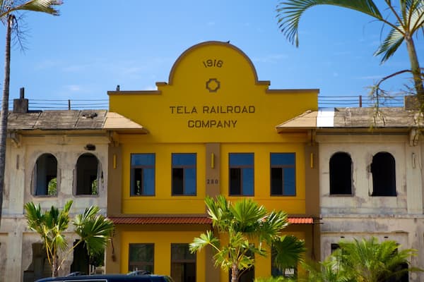 A yellow building with the sign "TELA RAILROAD COMPANY" and the year "1916" on it.