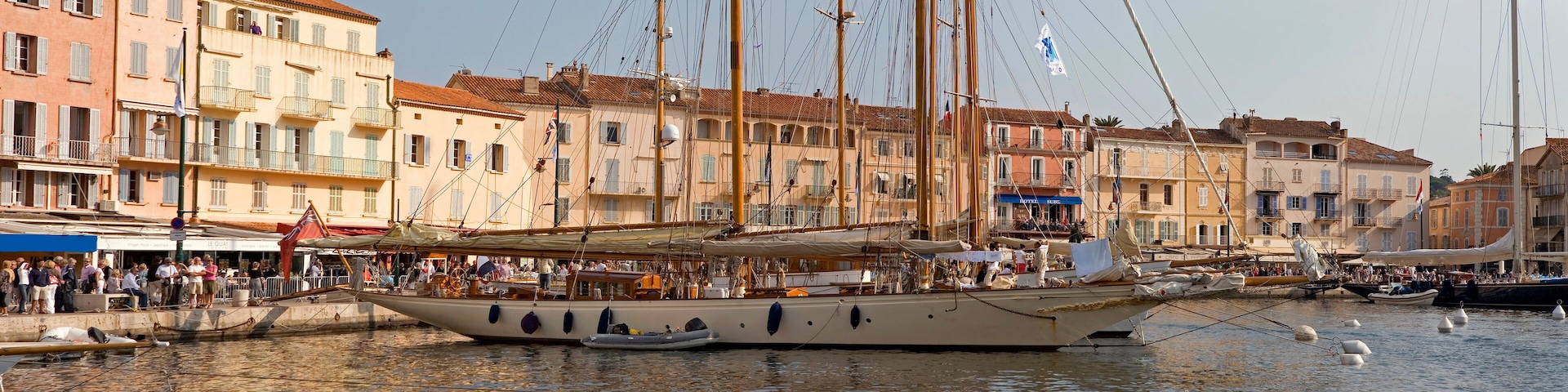 Port de saint-tropez en méditerranée dans le sud de la France