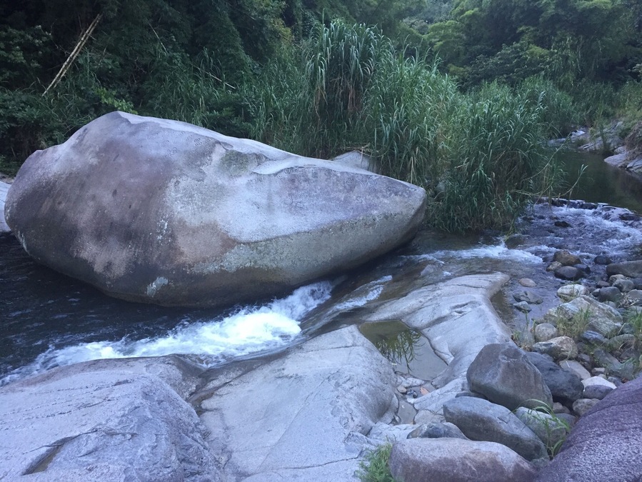 La piedra escrita...
"The written stone" beautiful river in Jayuya PR .... You can swim surrounded by beauty and drawings of the native taino indians who are once lived in the island....