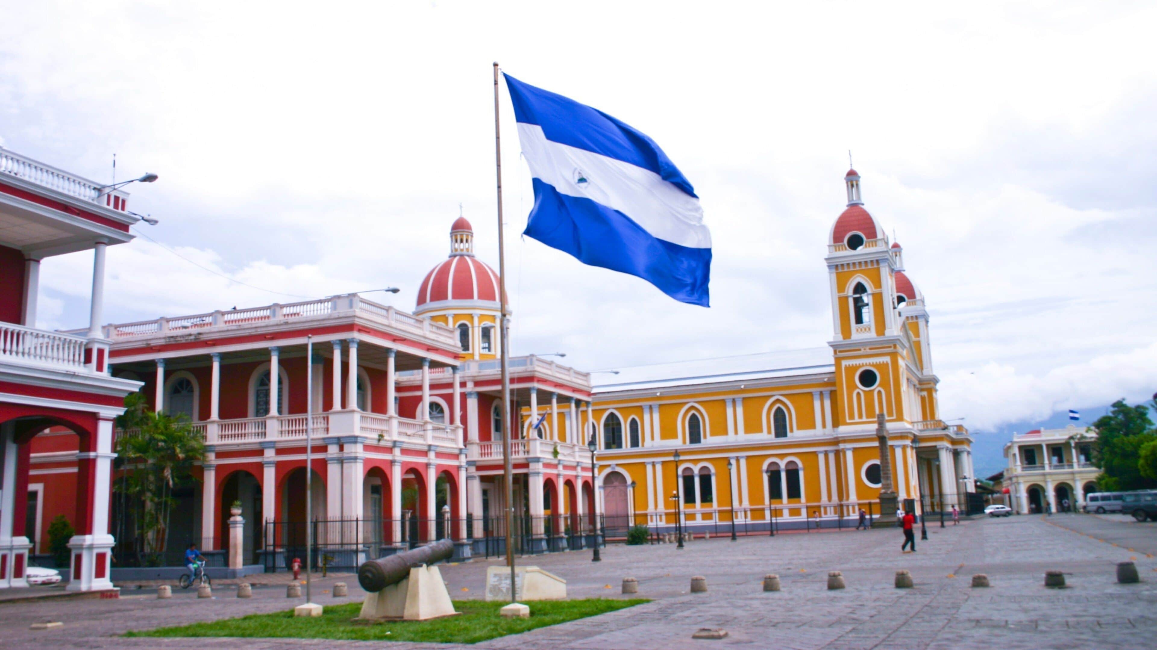 Granada có tính năng cảnh đường phố và thành phố