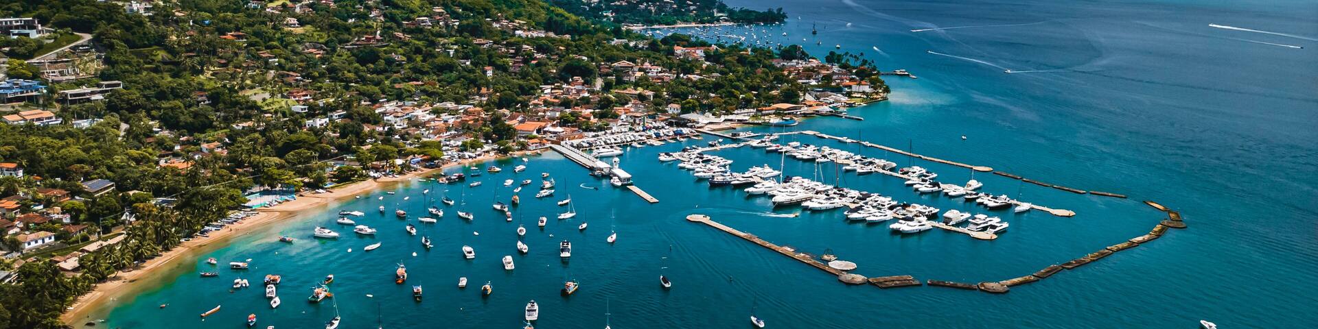 Ilhabela Ilha Litoral Paulista São Paulo Brasil Praia São Sebastião Veleiro Barco Barcos Oceano Mar Marina Iate Viagem Turismo Natureza Costa Tropical Paraíso Porto Feiticeira Castelhanos Verão Sol