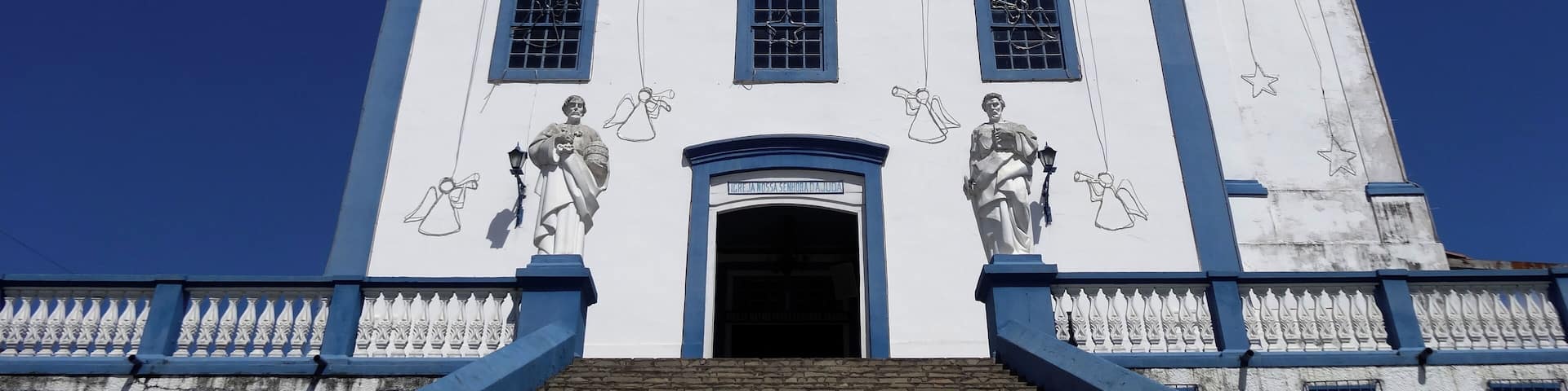 Beautiful church in Portuguese colonial style. It was inaugurated in 1806 and later reformed in the 20th century. It keeps inside a beautiful panel dedicated to Nossa Senhora D'Ajuda. Every year, in February, there is a great party dedicated to the patroness with quermesses and typical foods. On its exterior stand out for the statue of Christ crucified at the base of the staircase.