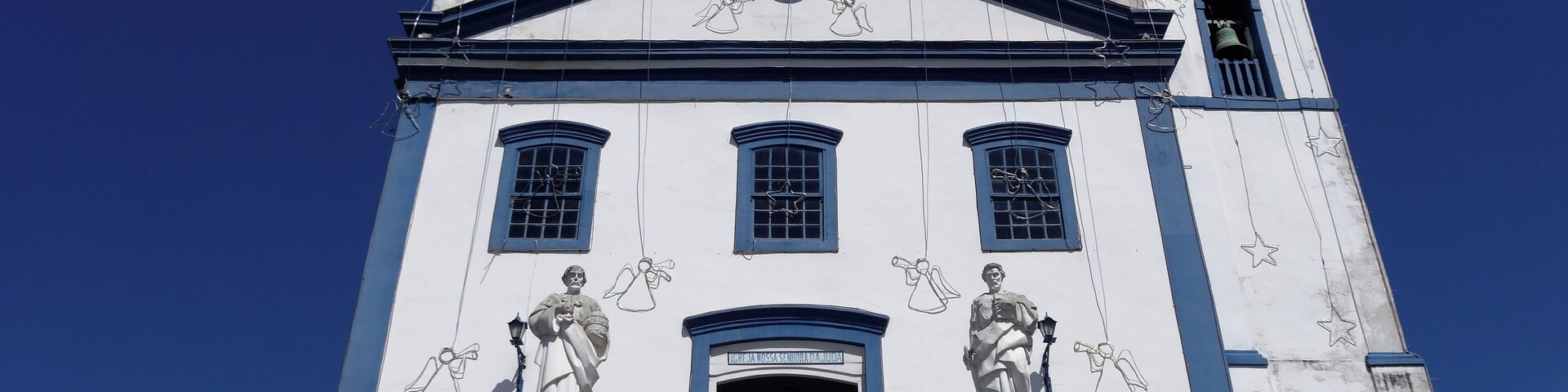 Beautiful church in Portuguese colonial style. It was inaugurated in 1806 and later reformed in the 20th century. It keeps inside a beautiful panel dedicated to Nossa Senhora D'Ajuda. Every year, in February, there is a great party dedicated to the patroness with quermesses and typical foods. On its exterior stand out for the statue of Christ crucified at the base of the staircase.