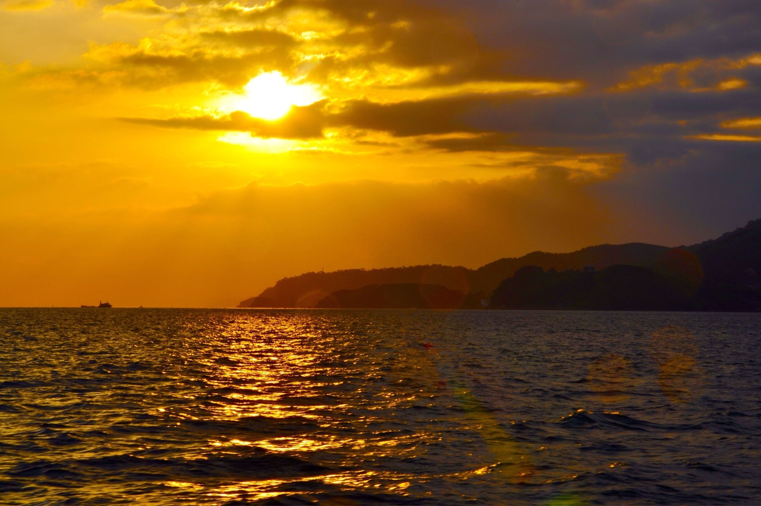 The northern coast of the state of São Paulo, Brazil, is certainly too underestimated when it comes to beaches. Many - maybe most - proud paulistas often disdain the beaches in in the neighbour state of Rio de Janeiro and strongly believe that São Paulo's beaches to be more beautiful than those in Rio. In fact, they are right!  You can verify it, for example, when you're on the ferry that links the cities of São Sebastião and Ilhabela.

#GoldenHour #waterlust #colorful
See: www.flickr.com/ddfcarvalho