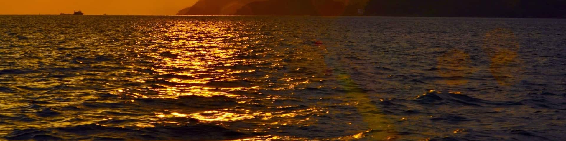 The northern coast of the state of SĂŁo Paulo, Brazil, is certainly too underestimated when it comes to beaches. Many - maybe most - proud paulistas often disdain the beaches in in the neighbour state of Rio de Janeiro and strongly believe that SĂŁo Paulo's beaches to be more beautiful than those in Rio. In fact, they are right! You can verify it, for example, when you're on the ferry that links the cities of SĂŁo SebastiĂŁo and Ilhabela.
#GoldenHour #waterlust #colorful
See: www.flickr.com/ddfcarvalho