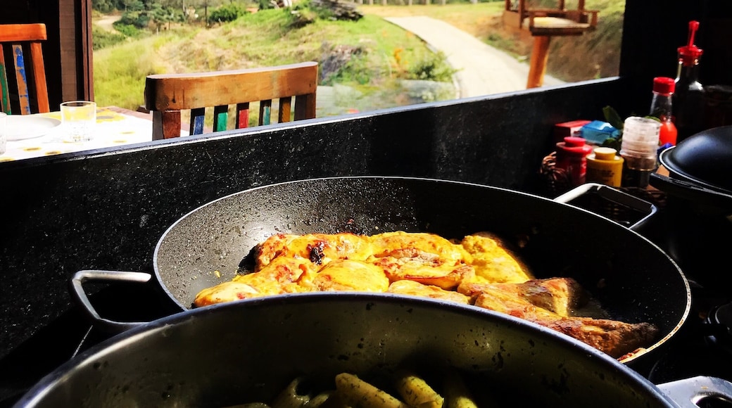 Amazing place to scape from the big city. This charming lodge has most of it charm on its owners Simoni e Márcio, great food, magia view.
One of the 10th best places to see the sky, to night photos and astronomy observation.