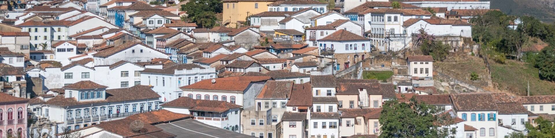 #likealocal
From afar you can see the imposing Nossa Senhora do Carmo Church, one of the main tourist attractions located in the central part of the city.
Ouro Preto is a historic city full of cultural attractions. There you can find winding streets, centenary churches, old houses and many places that are part of the time of the discovery of Brazil. If you are passionate about history there is it possible to hire a guide and know details of each place visited and besides beautiful photos you will get out of there with amazing content!