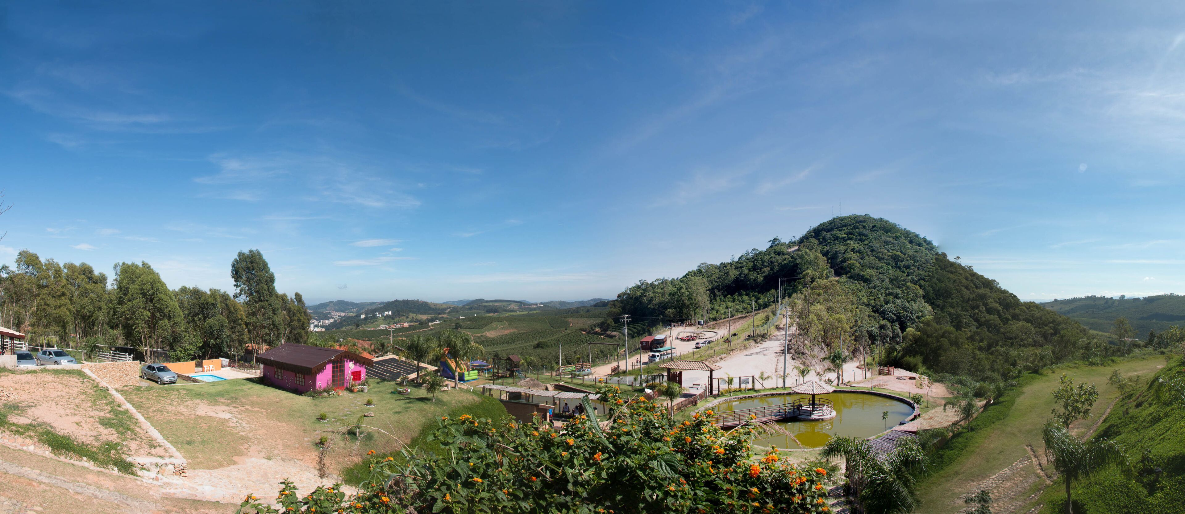 Paisagem das serras e céu do município de Serra Negra interior de São Paulo, Brasil