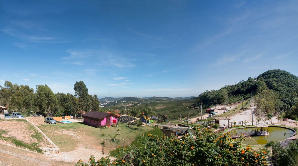 Paisagem das serras e céu do município de Serra Negra interior de São Paulo, Brasil