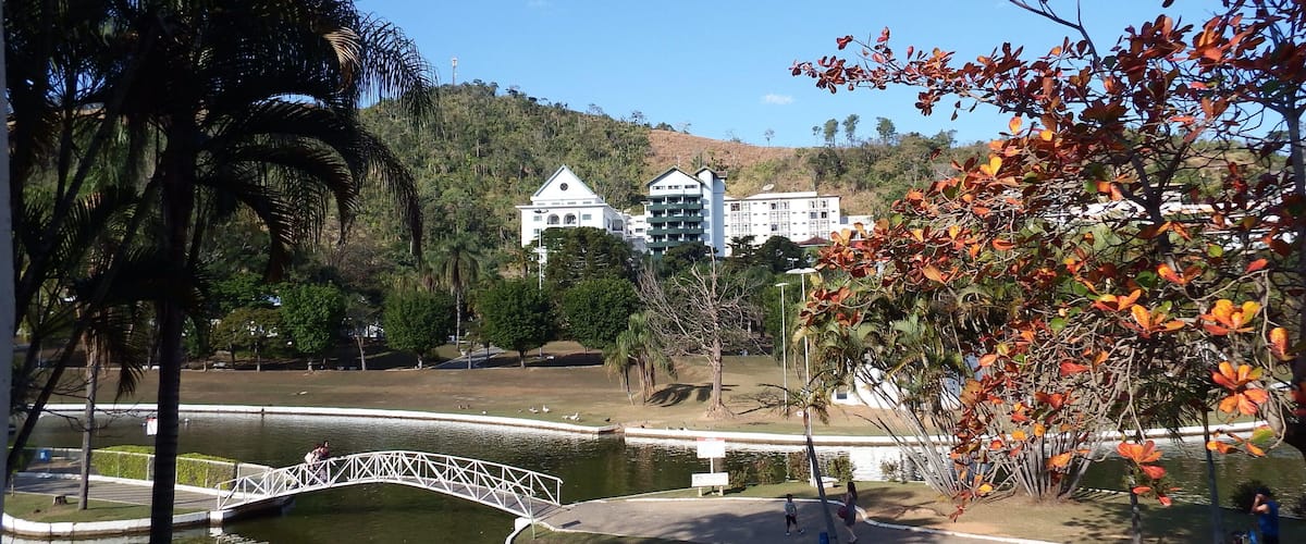 Estùncia hidromineral  do estado de São Paulo, com seus lago e hotéis. Hydromineral resort of the state of São Paulo-Brazil, with its lake and hotels.