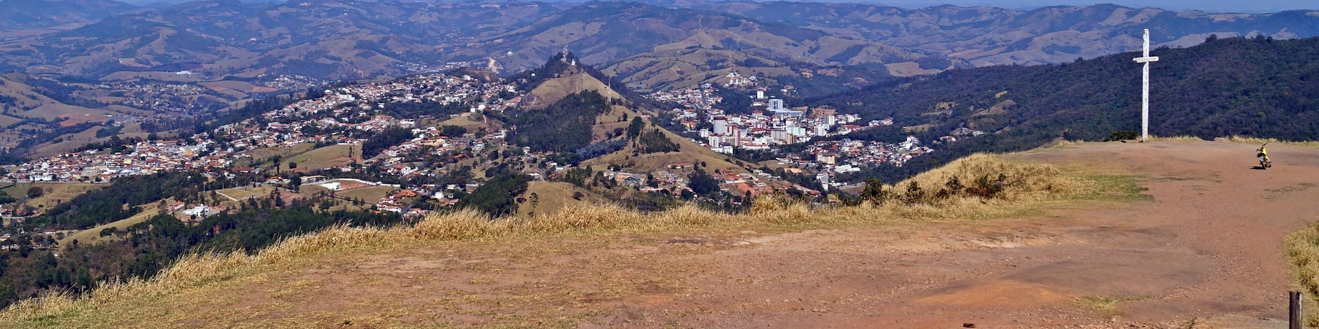 Vista da cidade de Águas de Lindóia desde o Morro Pelado - agosto 2021 - Águas de Líndóia / Brazil