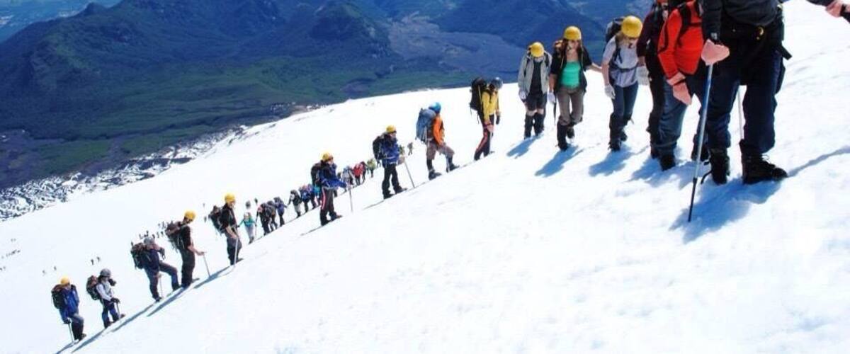 Hiking up Volcano Villarica on the most perfect perfect day. Normally there are lots of clouds by the time you get to the top. As you can see here all we have is #Snow and the perfect view #Pucón #Chile #RingOfFire Villarica #NationalPark #hiking