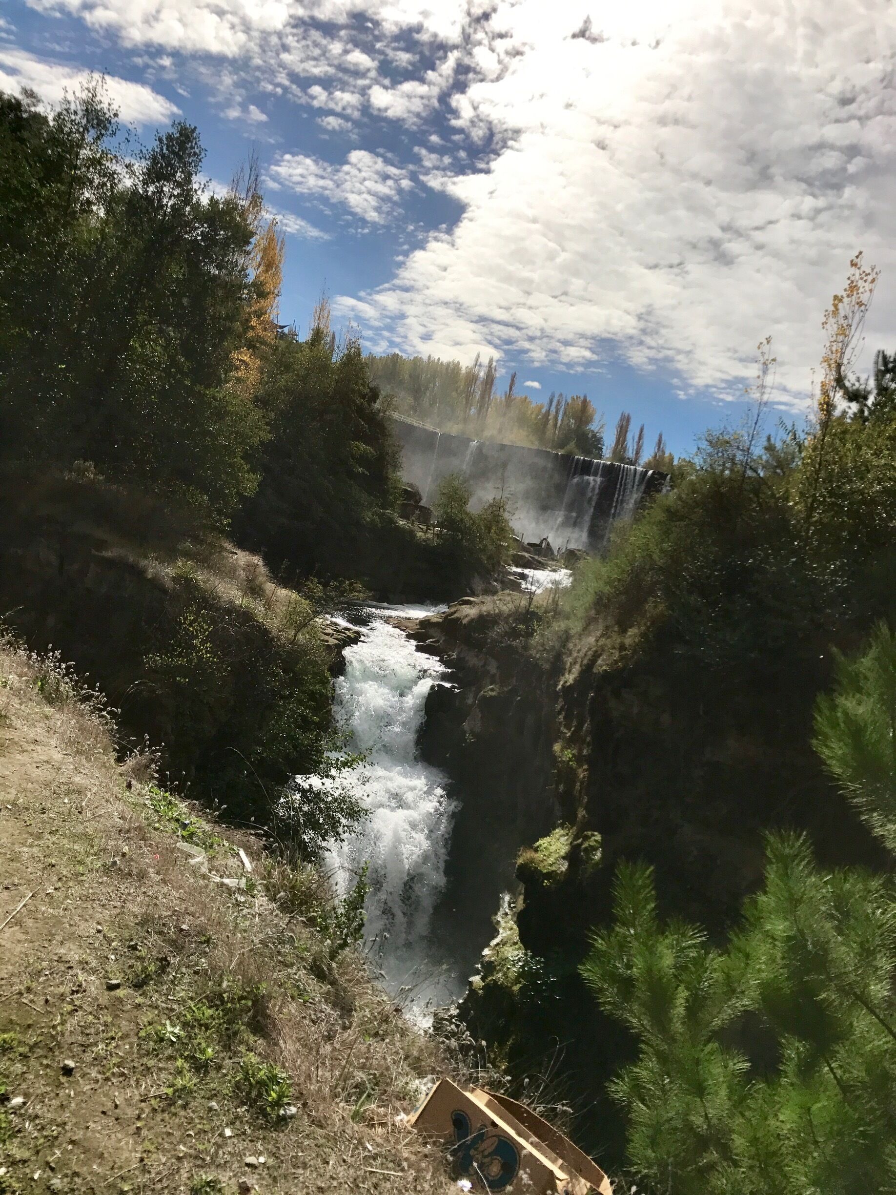 This was my second trip to chile this year. Went south to Los Angeles, Chile. On the way we decided to stop at Salto Del Laja. A beautiful
Waterfall surrounded by nature! At this time of the year (April) the water was low but still a breathtaking view ! 