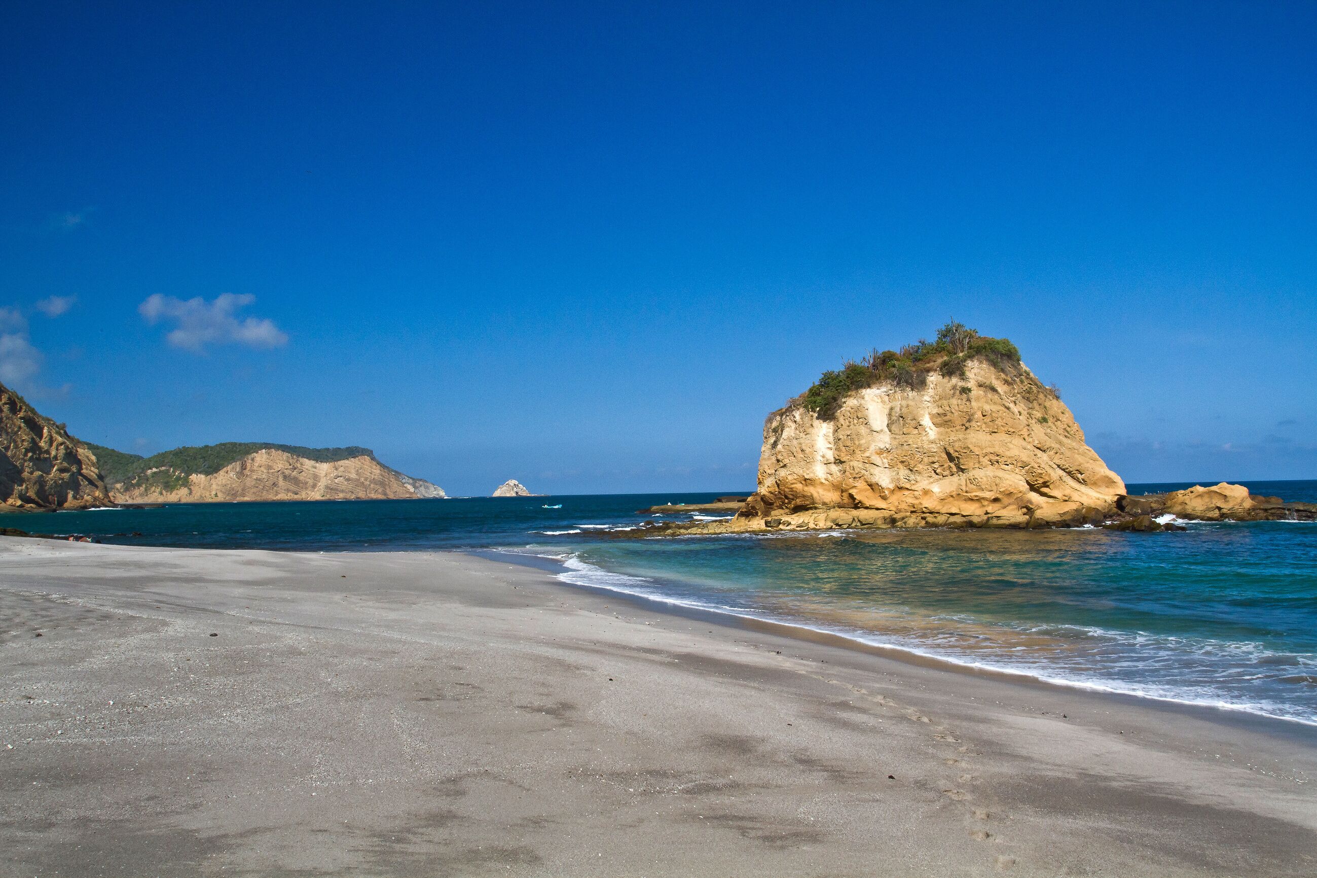 Beautiful paradisiac landscape of islet in front of beach