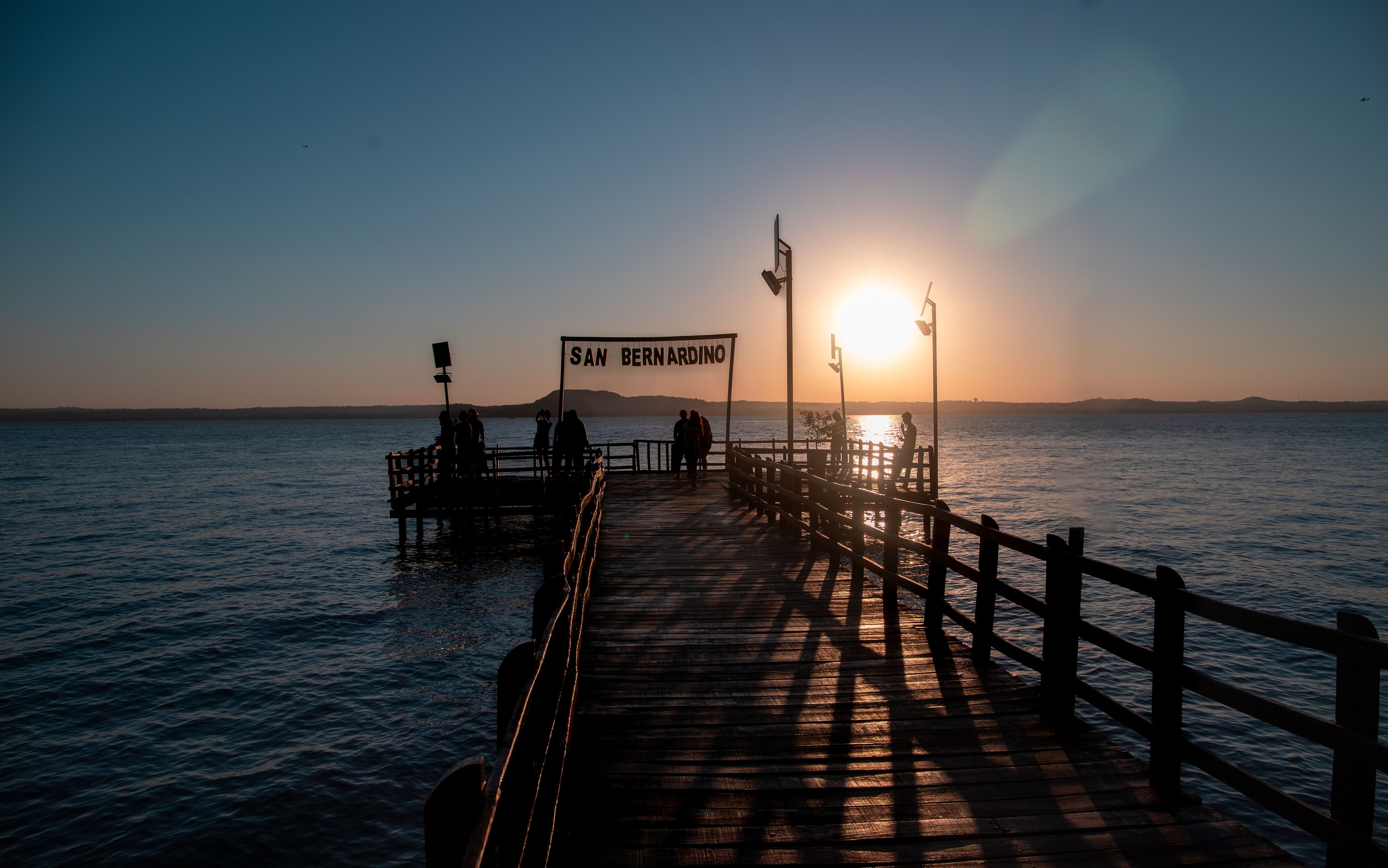 Puesta de Sol en el muelle de la peatonal de San Bernardino 