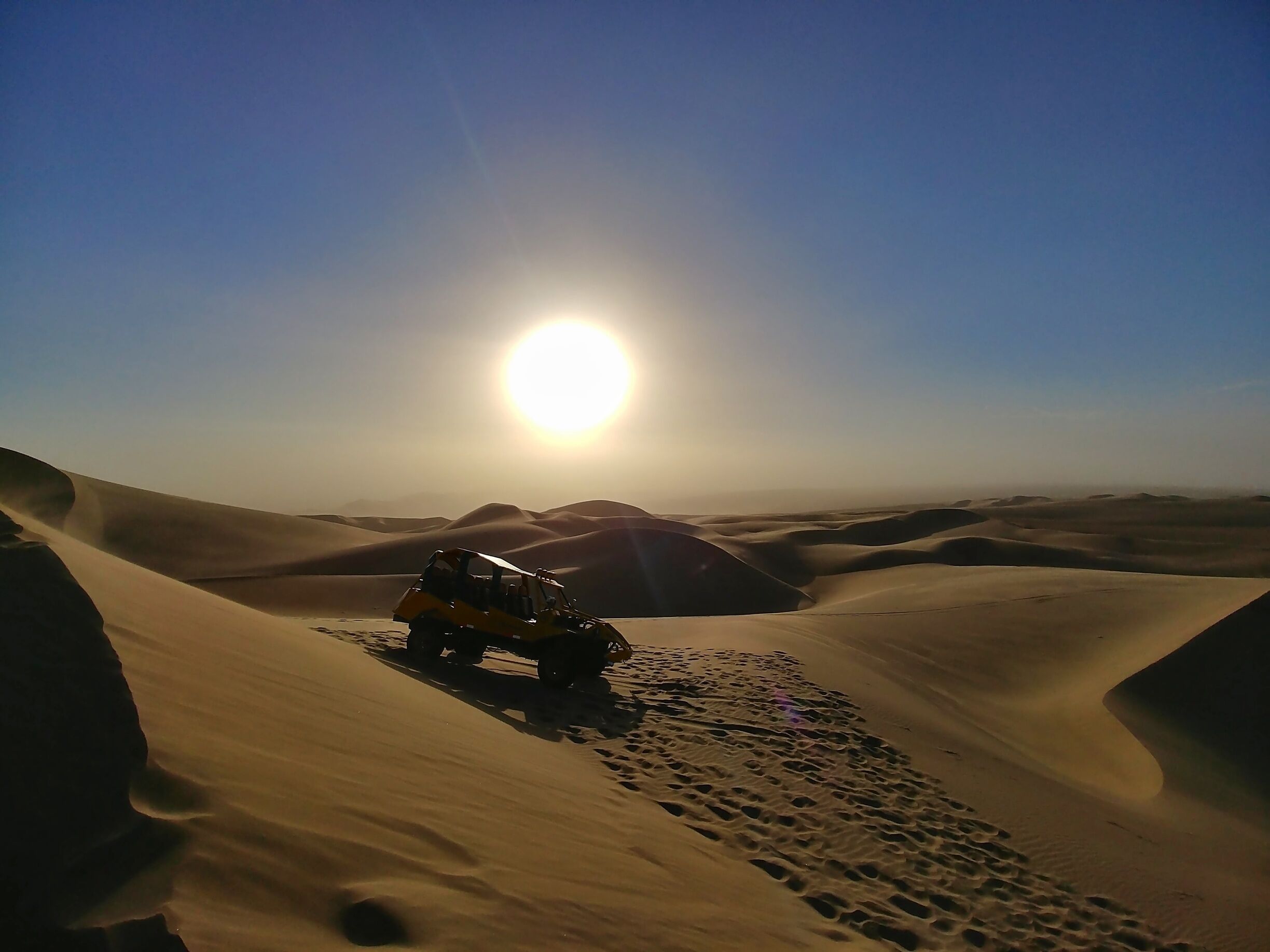 Sunset at Huacachina, Ica. Peru.
#peru #ica #sunset #huacachina #southamerica #landscape #sand #wonderful_places #nature