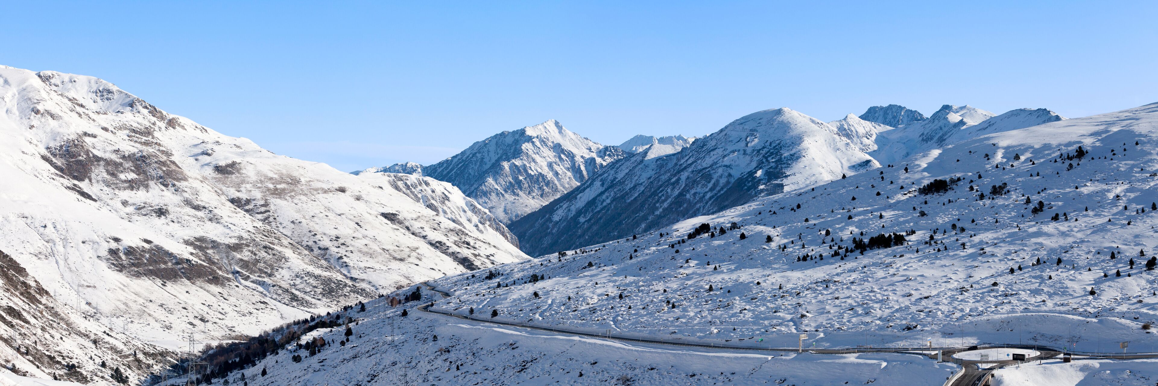 Panoramic view of the snow-capped mountains in the Pyrénées