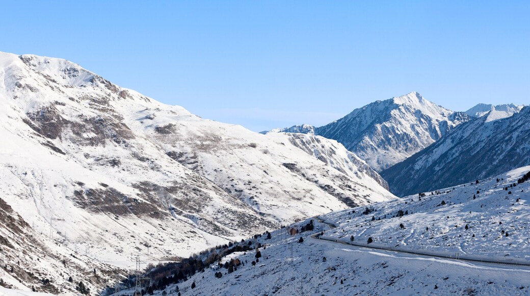 Panoramic view of the snow-capped mountains in the Pyrénées