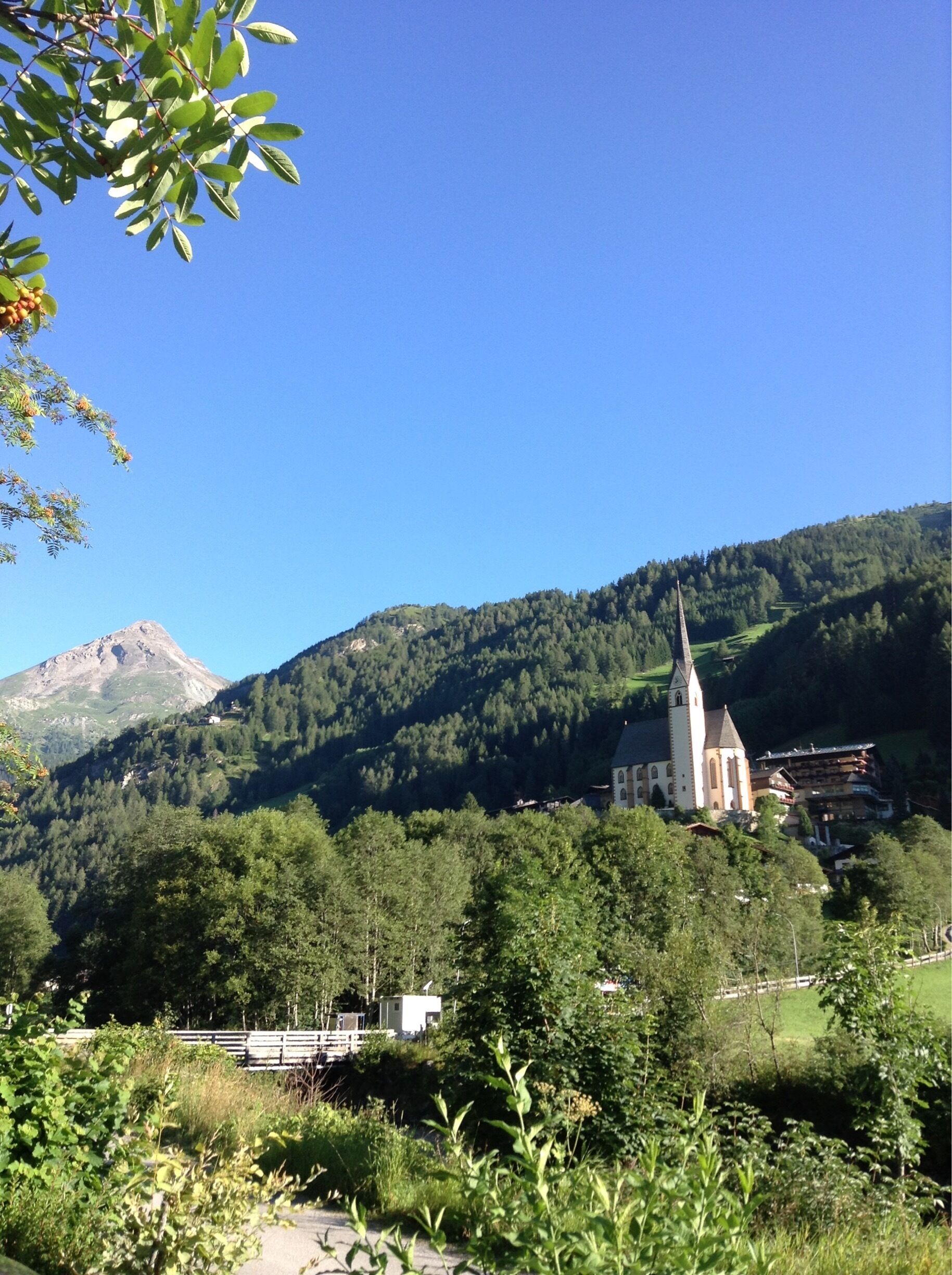 Cute little town in the mountains of Austria🇦🇹 
