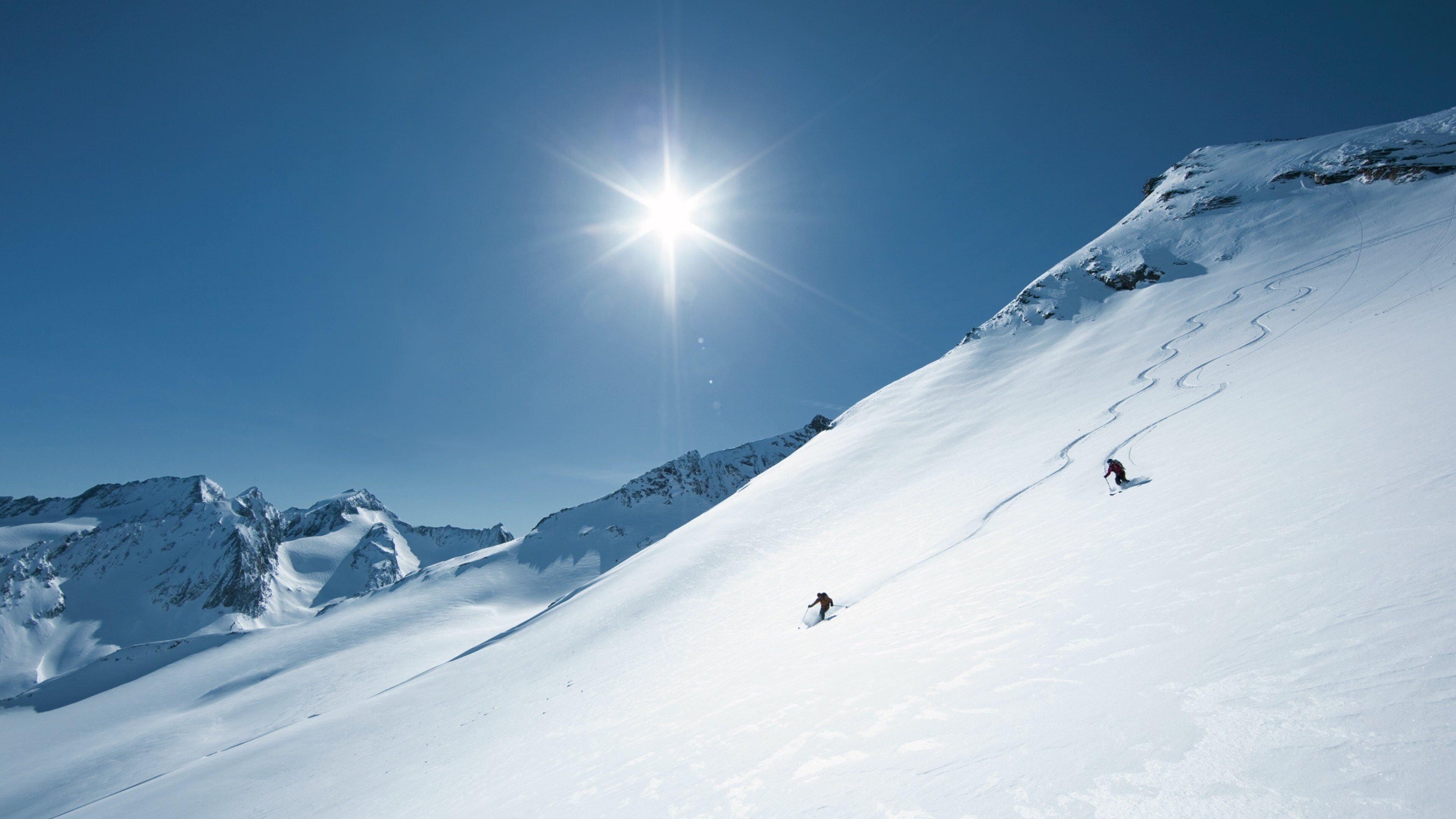 Obergurgl ofreciendo ski en la nieve, nieve y montañas