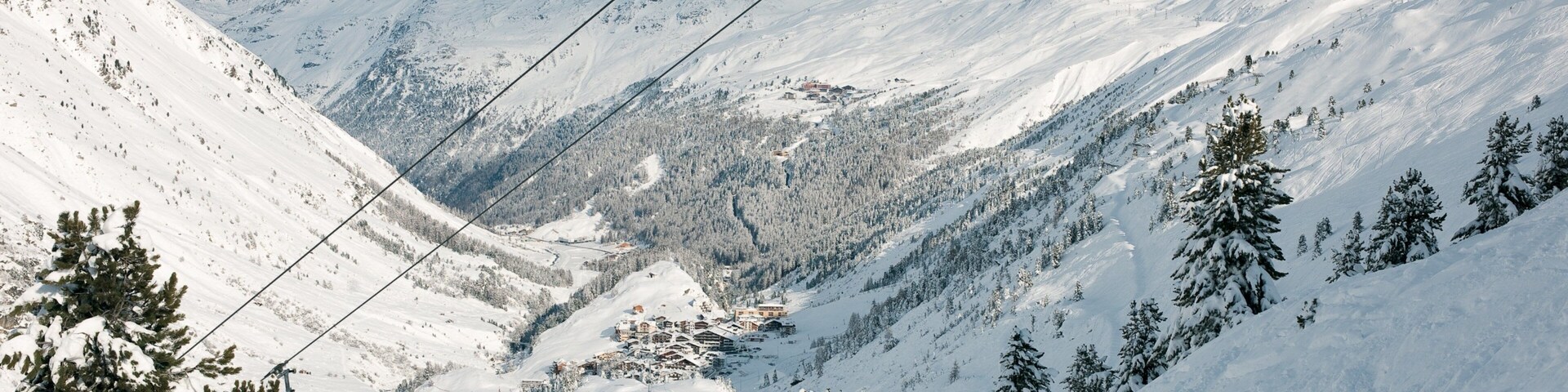 Obergurgl mostrando nieve, montañas y una góndola