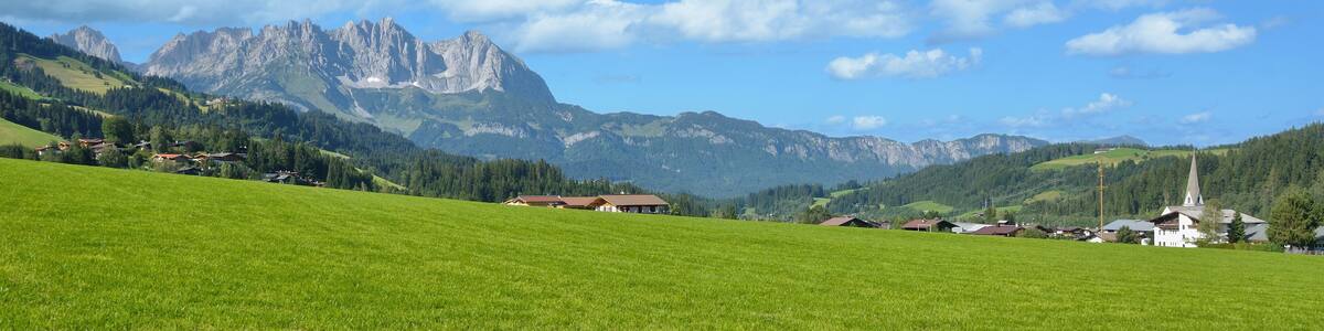 Reith bei Kitzbühel mit dem Wilden Kaiser im Hintergrund,Tirol,Österreich
