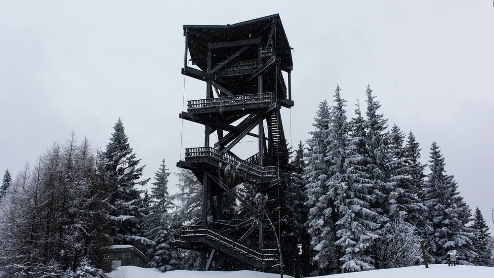 The watchtower standing tall in the snow as people around get ready to ski.
#snow #mountain #nature #tower #trees #europe #austria #semmering #ski #landscape