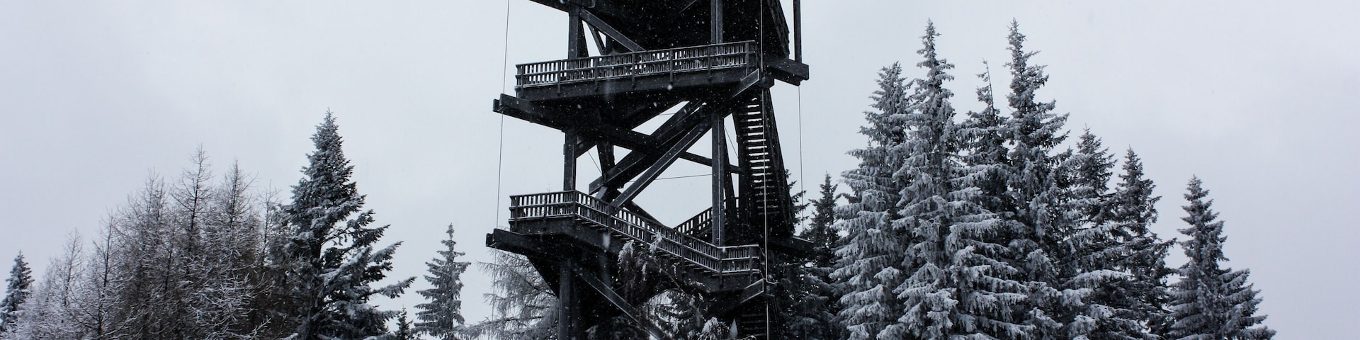The watchtower standing tall in the snow as people around get ready to ski.
#snow #mountain #nature #tower #trees #europe #austria #semmering #ski #landscape