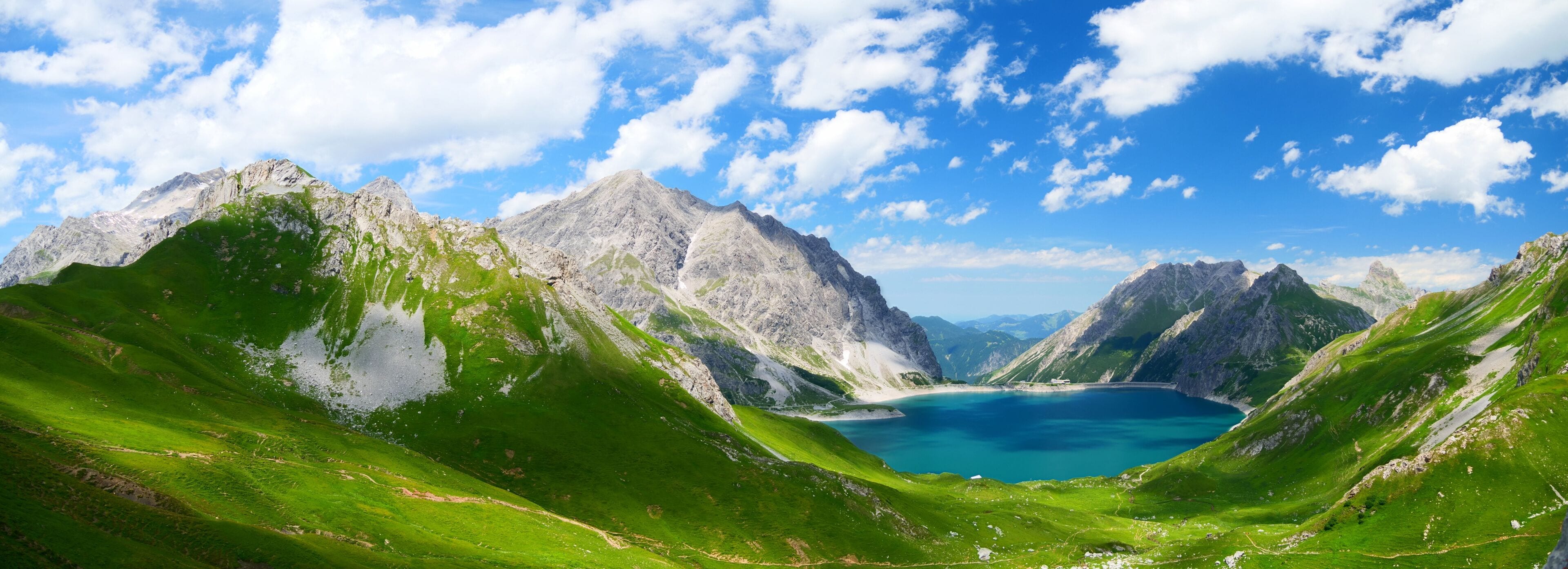 Bludenz, Österreich: Landschaftspanorama mit Lünersee und Schesaplana in Sicht
