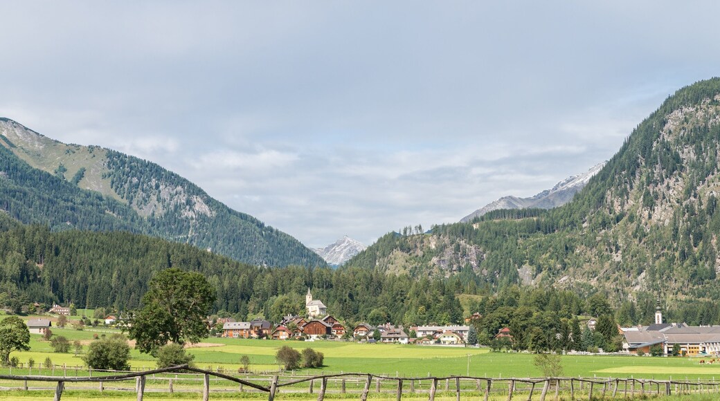 Panorama Blick auf die Täler und Berge im Lungau, Österreich