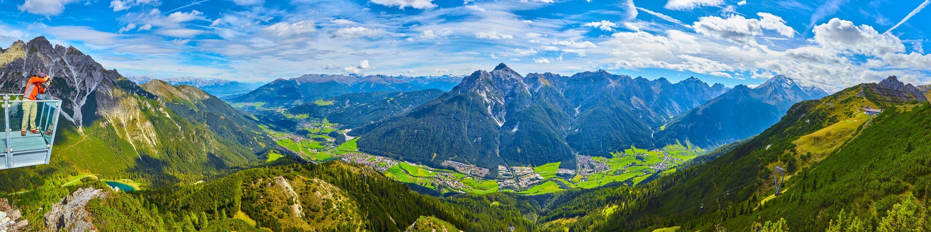 Mountain panorama from a platform on the "Schlick Mountains with Kalkkogel on the Kreuzjoch near Fulpmes"
