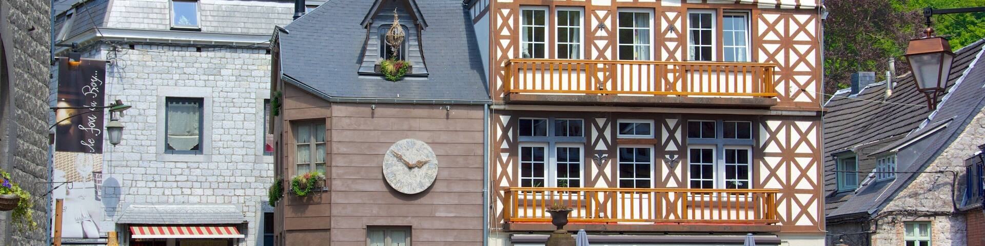 Durbuy showing street scenes, a small town or village and a house