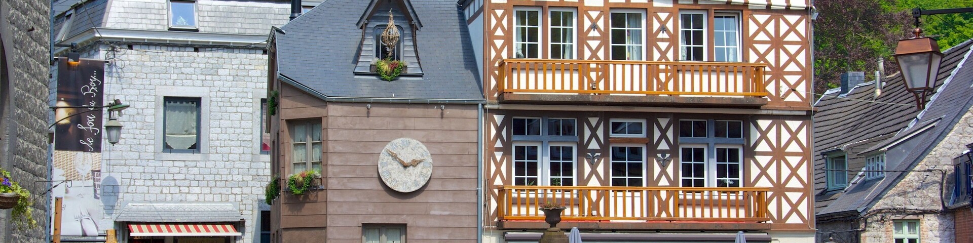 Durbuy featuring a house, street scenes and a small town or village