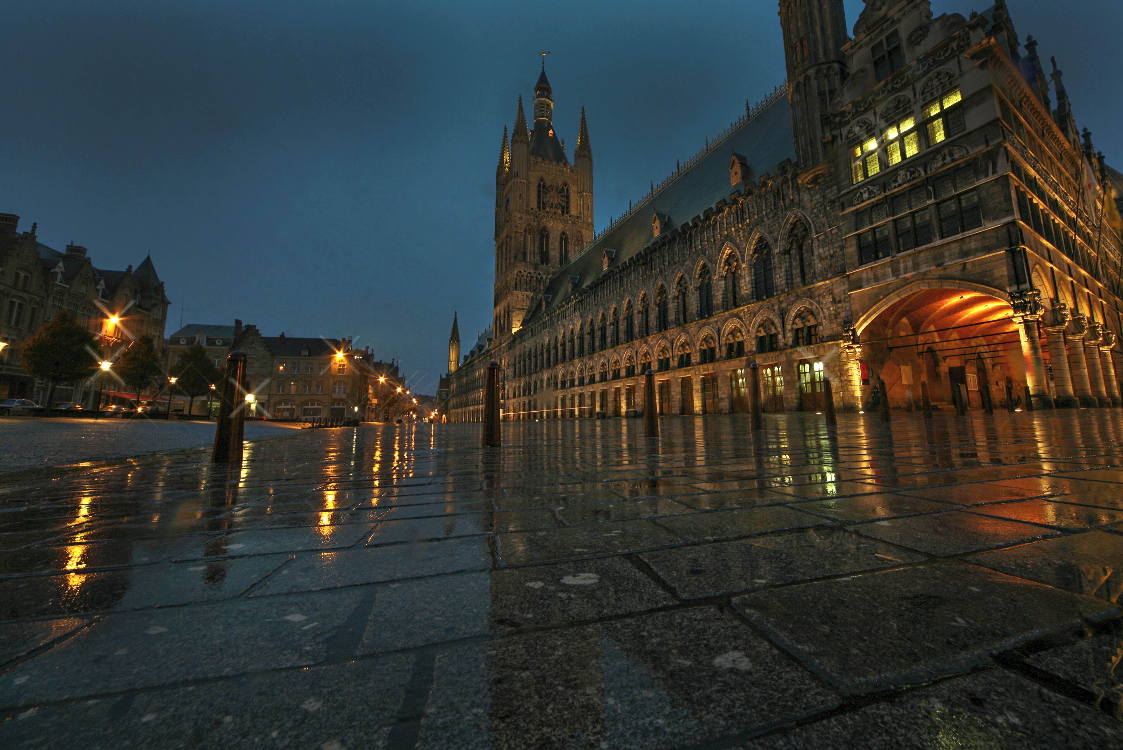 #Trovember
The Cloth Hall Ypres, The ruined shell, an iconic image of WW1.
Completely rebuilt from the original plans.
A task that was only completed in the 1960's.