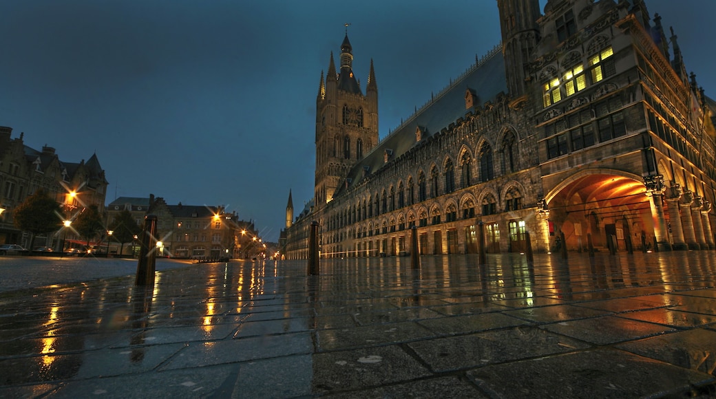 #Trovember
The Cloth Hall Ypres, The ruined shell, an iconic image of WW1.
Completely rebuilt from the original plans.
A task that was only completed in the 1960's.