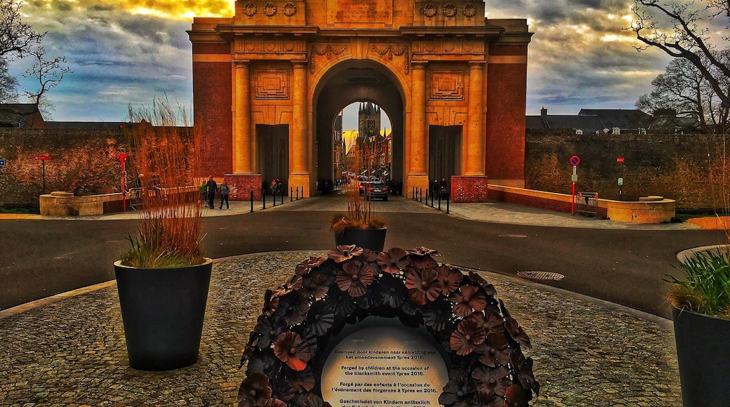 Every night since 2 July 1928 the ceremony of the Last Post has been an played at the Menin Gate. It is done by the citizens of Belgium in thankfulness for all the men who gave up their lives to save Belgium. Every night hundreds of people gather silent and think of those who died. It is a moving memorial and it’s hard not to be emotional as you are surrounded by name after name of young men from all The and around the Commonwealth who died to protect this city.