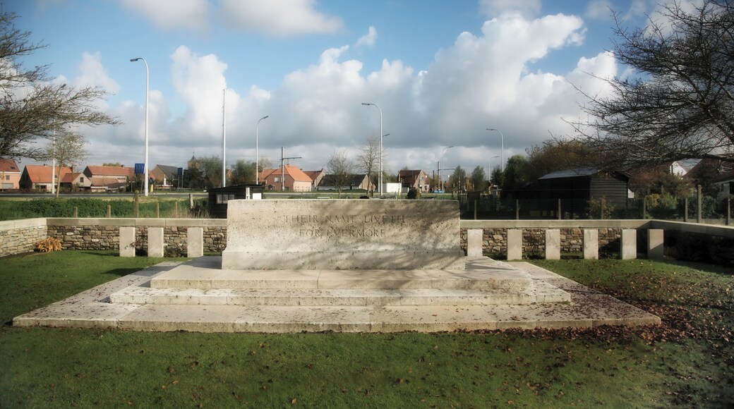 Brandhoek Military Cemetery, Flanders
6.5 Kms from Leper. On the road to Poperinghe.
The cemetery contains 530 Commonwealth graves and 28 German.
One of these is the grave of Captain Noel Chevasse VC and bar, the Medical Officer of the 10th Battalion Kings Regt. One of ony three people to have been awarded the VC twice, any the only one , to have achieved this in a single conflict. #OnTheRoad