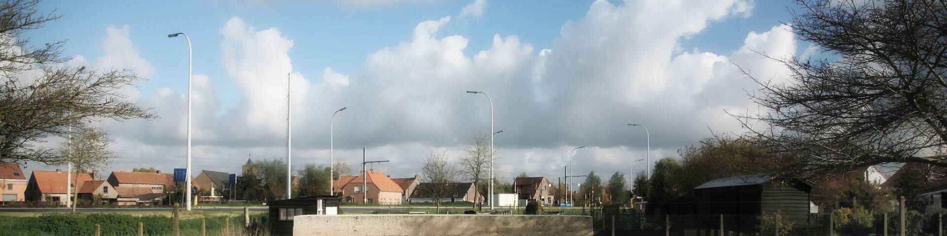 Brandhoek Military Cemetery, Flanders
6.5 Kms from Leper. On the road to Poperinghe.
The cemetery contains 530 Commonwealth graves and 28 German.
One of these is the grave of Captain Noel Chevasse VC and bar, the Medical Officer of the 10th Battalion Kings Regt. One of ony three people to have been awarded the VC twice, any the only one , to have achieved this in a single conflict. #OnTheRoad