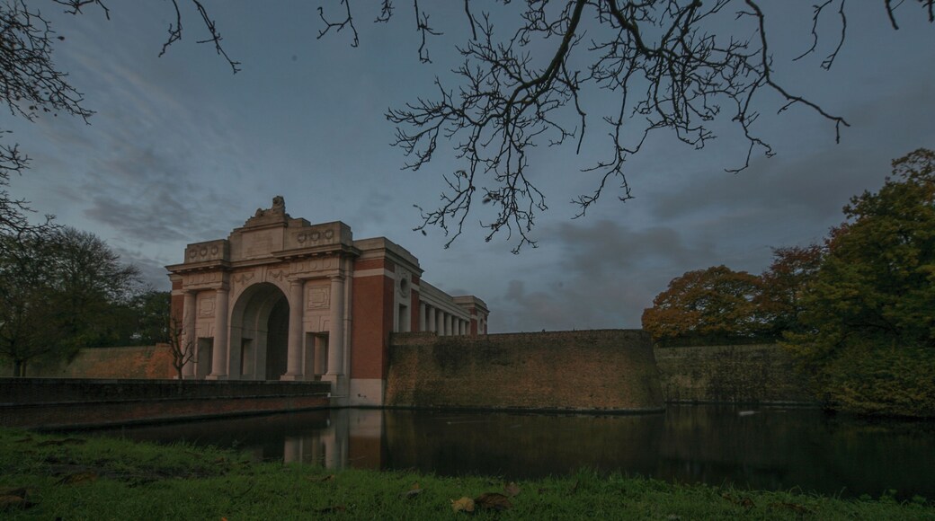 The Menin Gate, Leper "Ypres" designed by Lutyens.
Inscribed on it's walls are the names of over 54.000 soldiers , who have no known grave.
#OnTheRoad