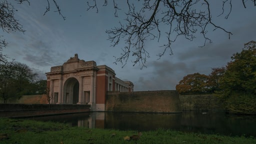 The Menin Gate, Leper "Ypres" designed by Lutyens.
Inscribed on it's walls are the names of over 54.000 soldiers , who have no known grave.
#OnTheRoad