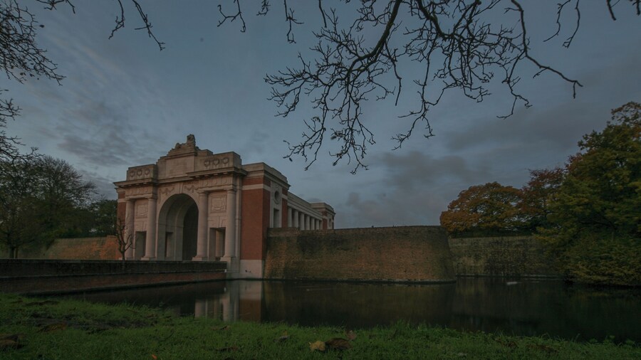 The Menin Gate, Leper "Ypres" designed by Lutyens.
Inscribed on it's walls are the names of over 54.000 soldiers , who have no known grave.
#OnTheRoad