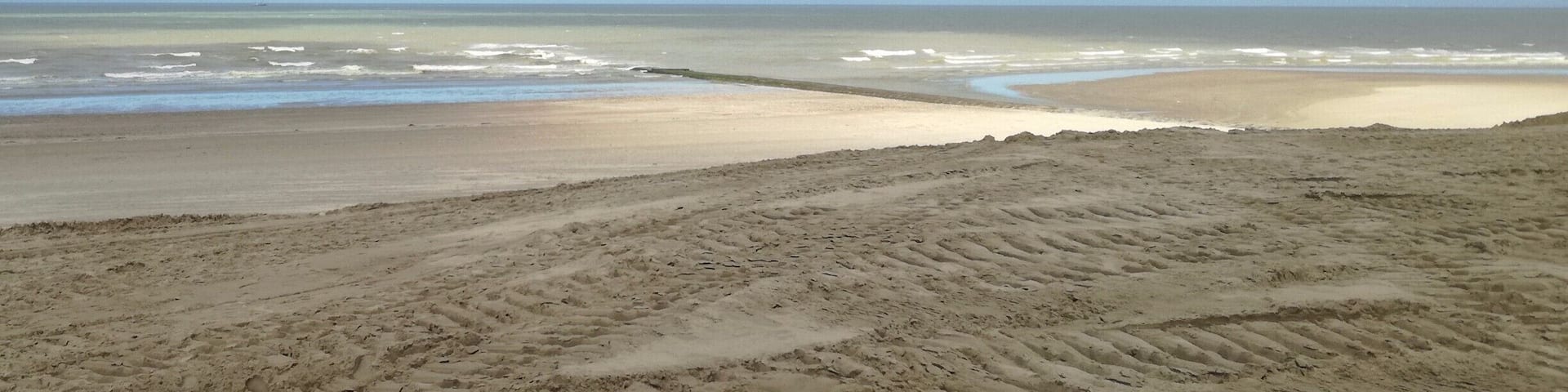 A calm winter day at the beach in Nieuwpoort.