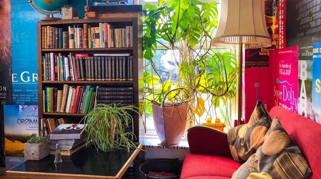 You won't be getting out much when your breakfast corner looks like this 😍 #springfun #patterns
