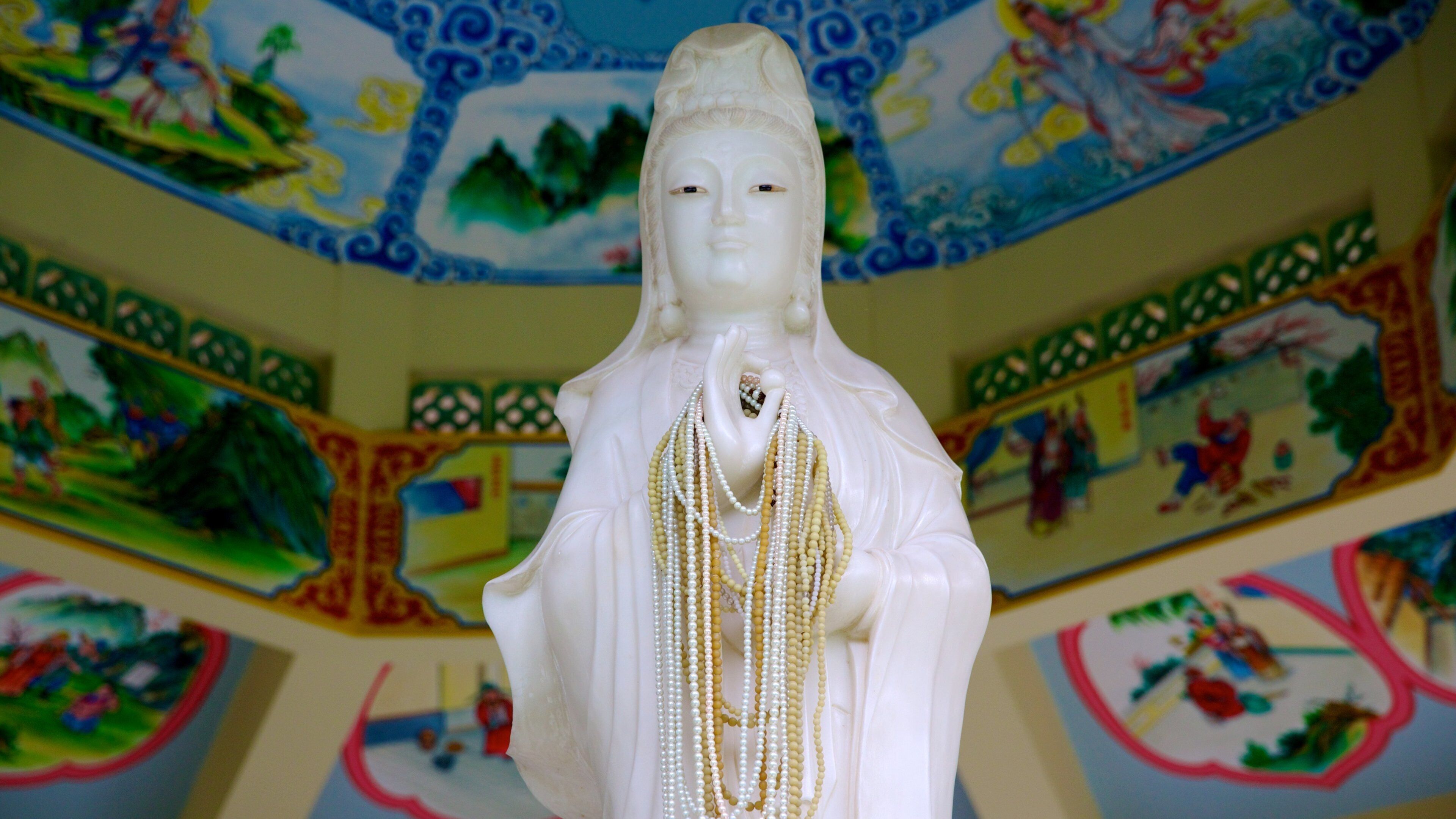 Palais Vimanmek mettant en vedette vues intérieures et statue ou sculpture